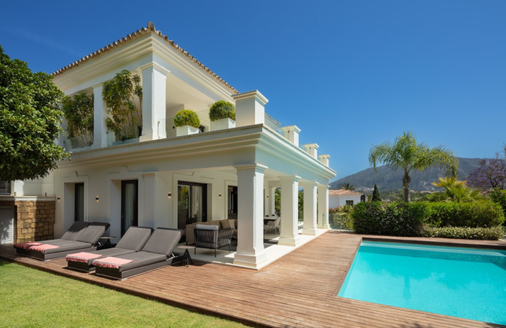 Stunning 4 bedroom Villa Nueva Andalucia