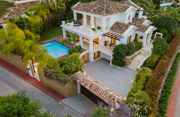 Stunning 4 bedroom Villa Nueva Andalucia