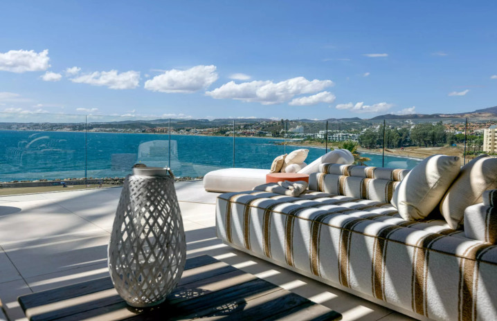 IKKIL BAY Luxury Beachfront Penthouse