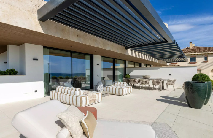 IKKIL BAY Luxury Beachfront Penthouse