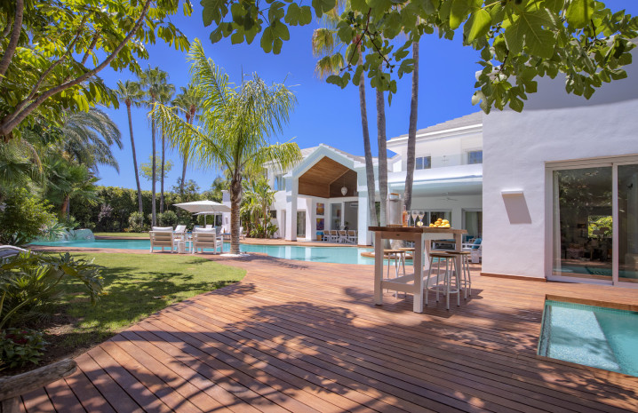 Stunning 6 bedrooom villa in Guadalmina Baja