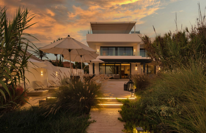 Contemporary Beachfront Villa