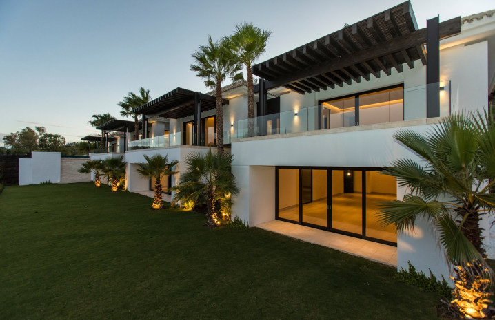 New Luxury Frontline Golf Villa in Zagleta