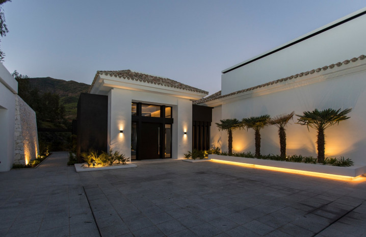 New Luxury Frontline Golf Villa in Zagleta