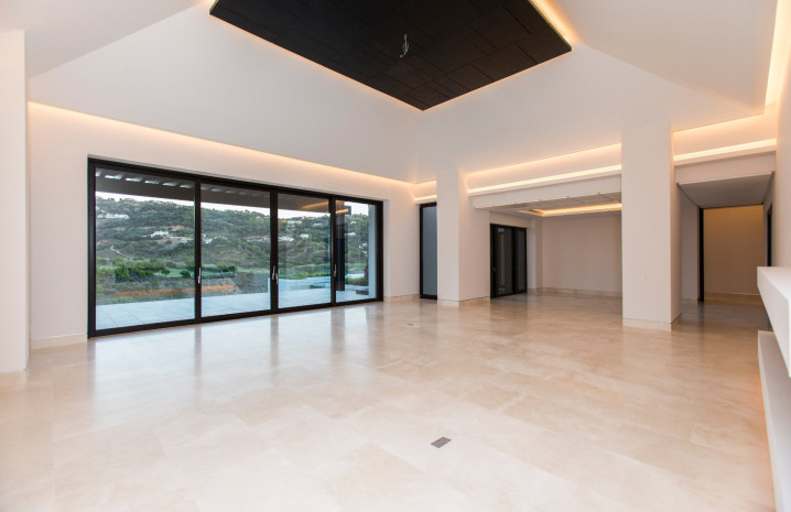 New Luxury Frontline Golf Villa in Zagleta